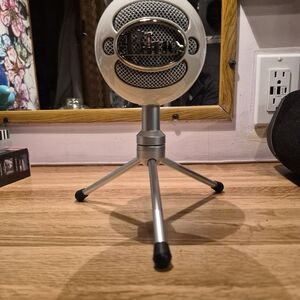 Snowball USB Microphone - White